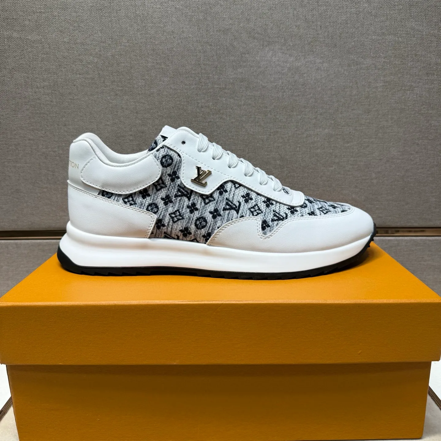 ⬛️Ex-factory price p442【LV～】men's casual shoes, 2025z cabinet sales simultaneously 🔶Size: 38-44 #️⃣ 🔷3 colors🔜The upper is made of multi-material splicing ➕Genuine leather lining, comfortable and breathable, sole: original comfortable and wear-resistant outsole, ⚠️real thing📱photographed🎬real thing is better📢📢📢